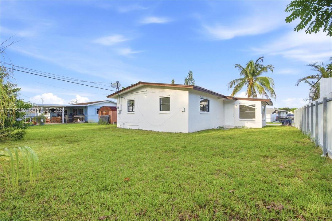 For Sale: $560,000 (3 beds, 2 baths, 1527 Square Feet)