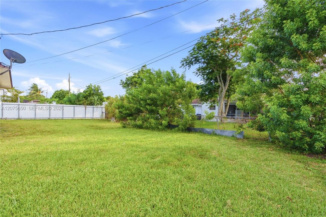 For Sale: $560,000 (3 beds, 2 baths, 1527 Square Feet)