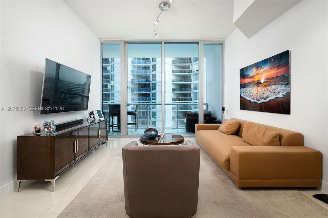 En Venta: $795,000 (1 camas, 2 baños, 1051 Pies cuadrados)