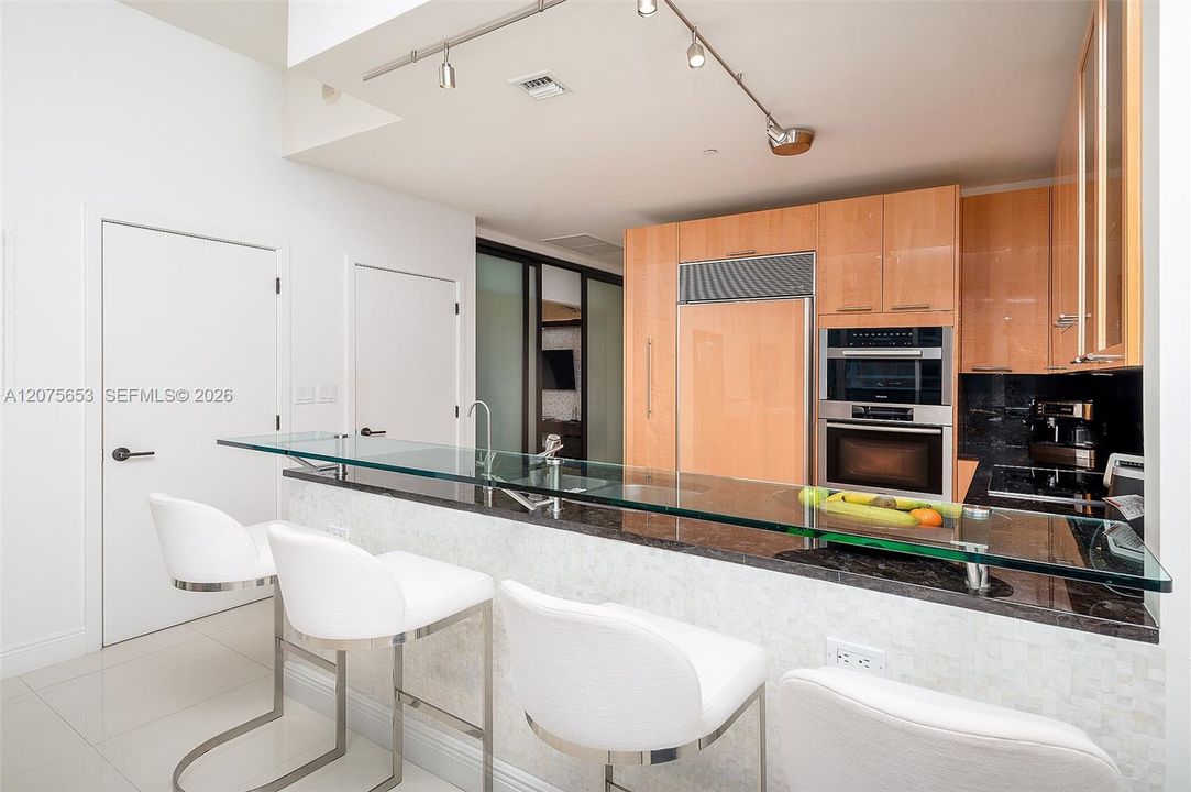 En Venta: $795,000 (1 camas, 2 baños, 1051 Pies cuadrados)