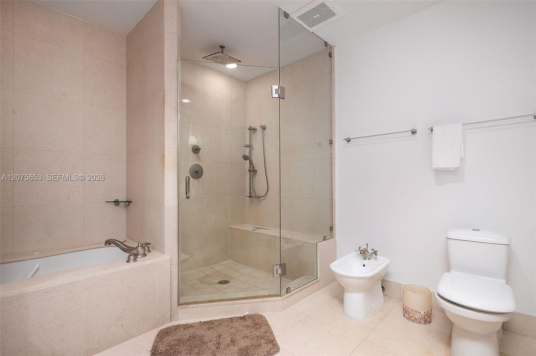 En Venta: $795,000 (1 camas, 2 baños, 1051 Pies cuadrados)