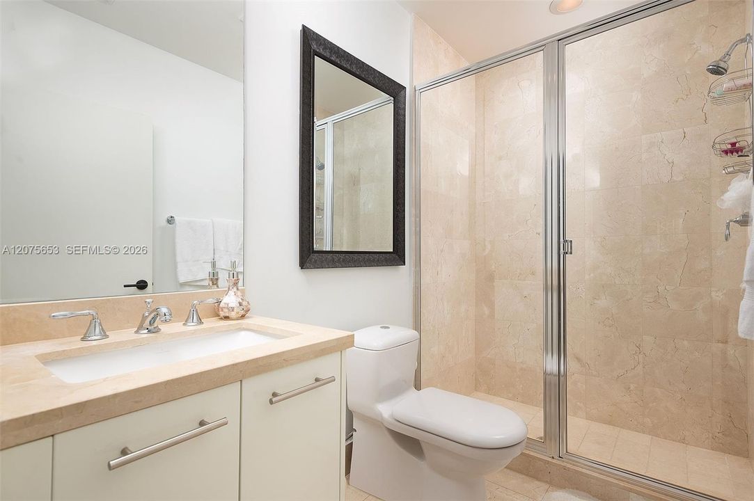 En Venta: $795,000 (1 camas, 2 baños, 1051 Pies cuadrados)