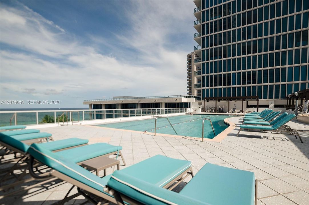 En Venta: $795,000 (1 camas, 2 baños, 1051 Pies cuadrados)