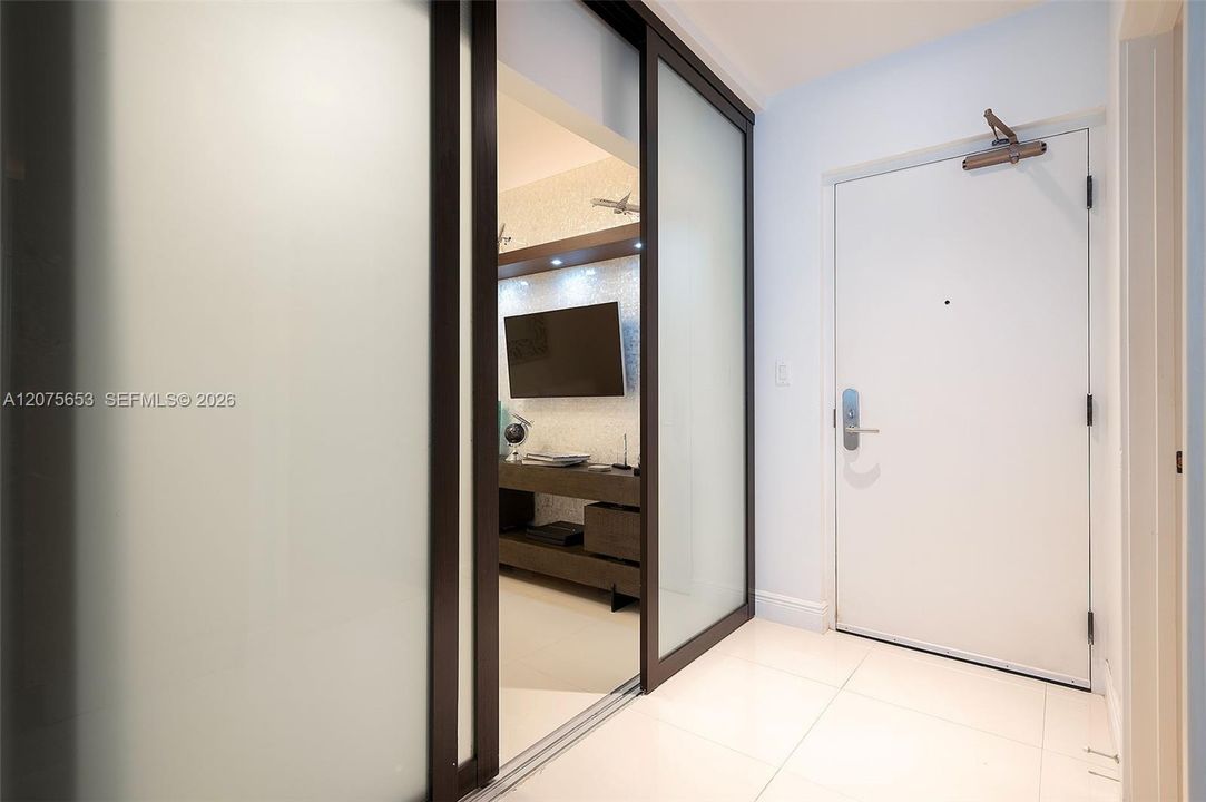 En Venta: $795,000 (1 camas, 2 baños, 1051 Pies cuadrados)