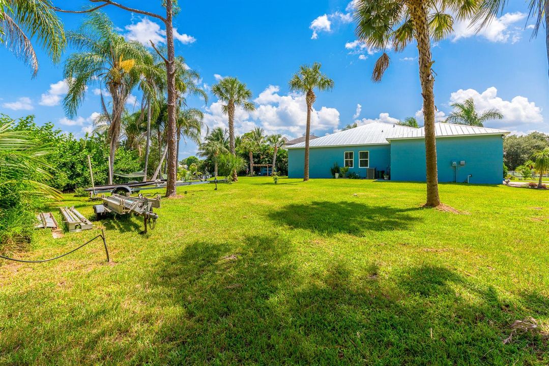 2070 NW Pine Tree Way, Stuart, FL 34994-