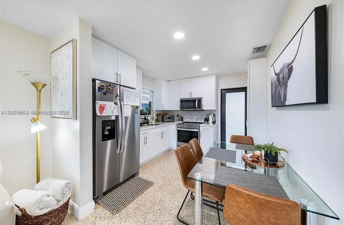 En Venta: $725,000 (0 camas, 0 baños, 1450 Pies cuadrados)