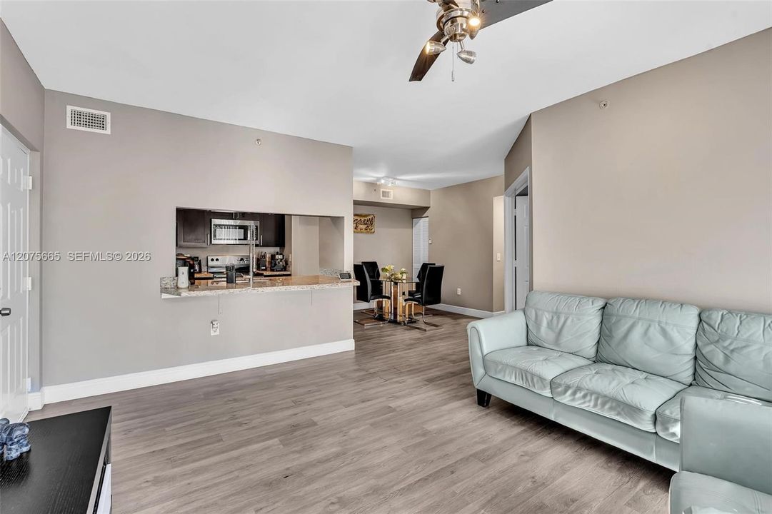 For Sale: $289,900 (2 beds, 1 baths, 850 Square Feet)