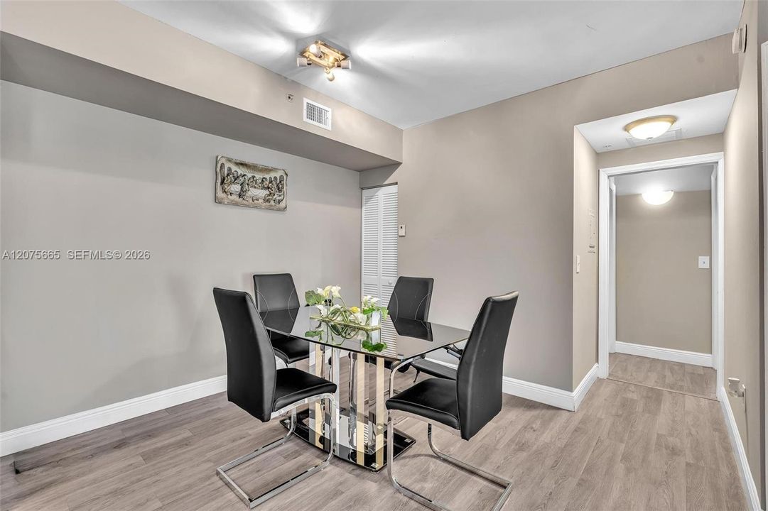 For Sale: $289,900 (2 beds, 1 baths, 850 Square Feet)