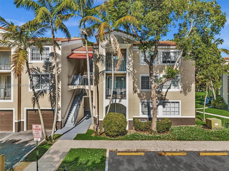 For Sale: $289,900 (2 beds, 1 baths, 850 Square Feet)
