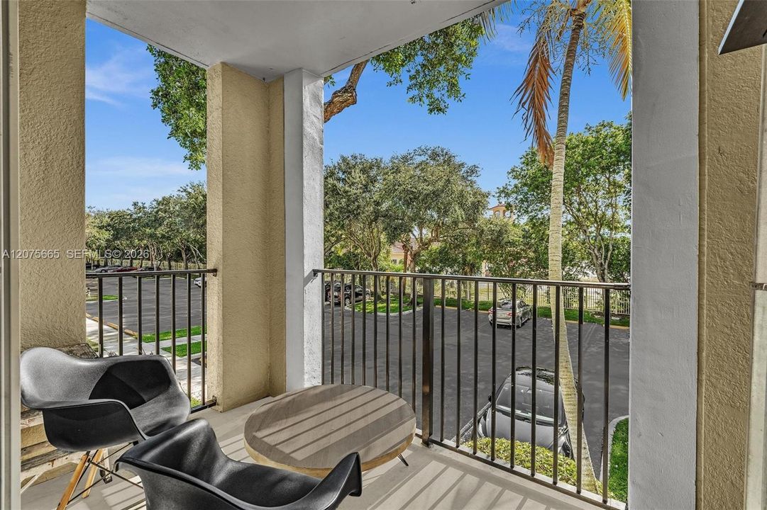 For Sale: $289,900 (2 beds, 1 baths, 850 Square Feet)