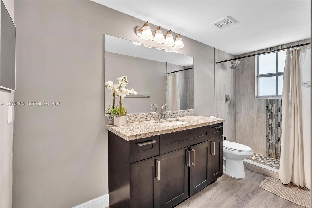 For Sale: $289,900 (2 beds, 1 baths, 850 Square Feet)