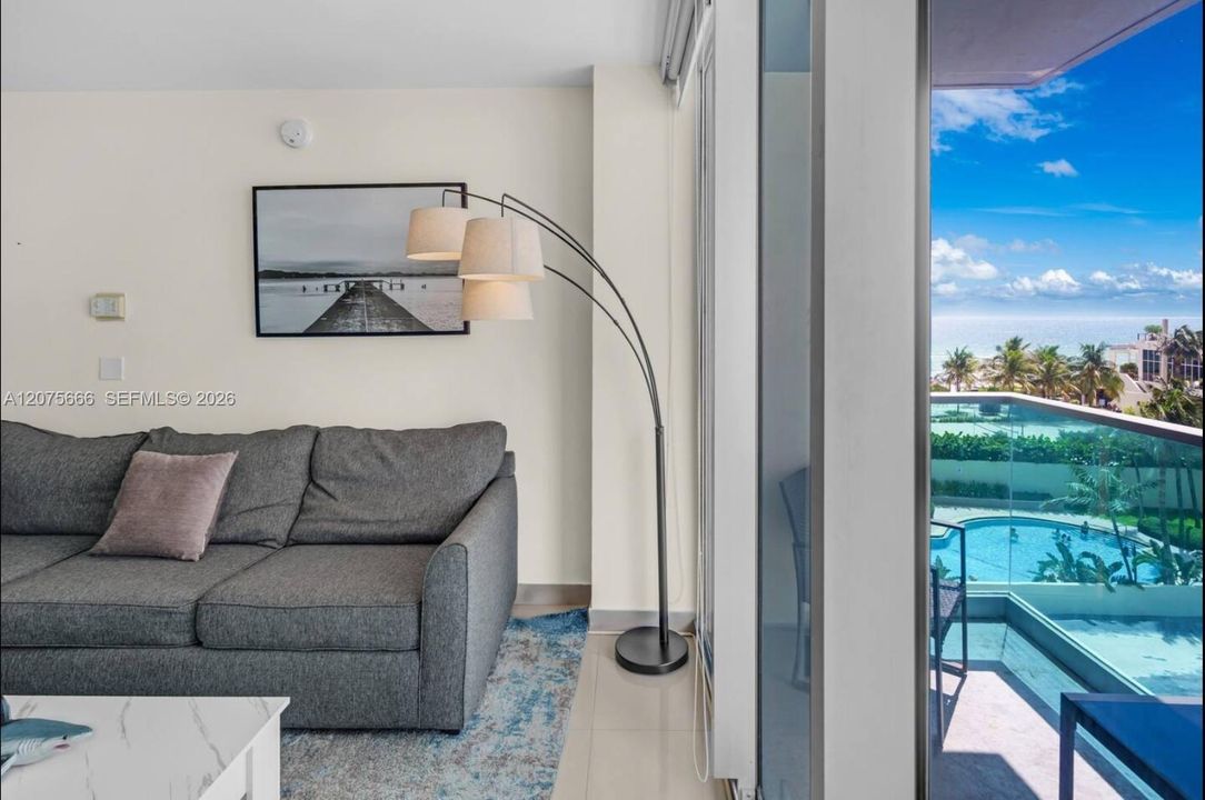 For Rent: $4,900 (2 beds, 2 baths, 1178 Square Feet)