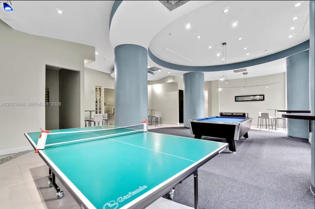 For Rent: $4,900 (2 beds, 2 baths, 1178 Square Feet)