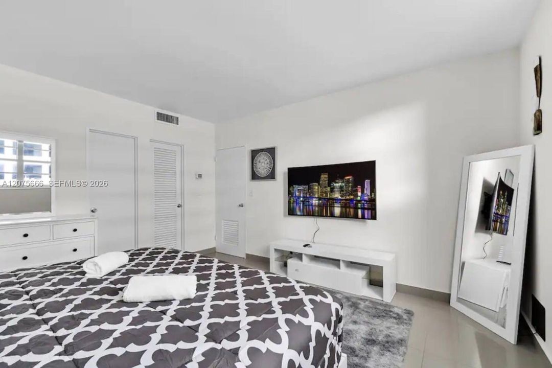 For Rent: $4,900 (2 beds, 2 baths, 1178 Square Feet)