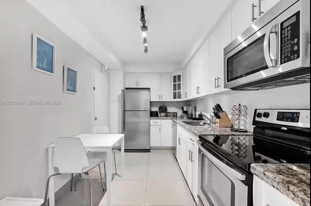 For Rent: $4,900 (2 beds, 2 baths, 1178 Square Feet)