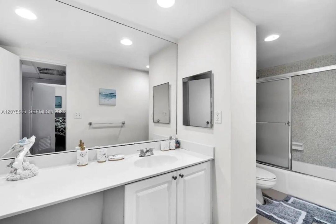 For Rent: $4,900 (2 beds, 2 baths, 1178 Square Feet)