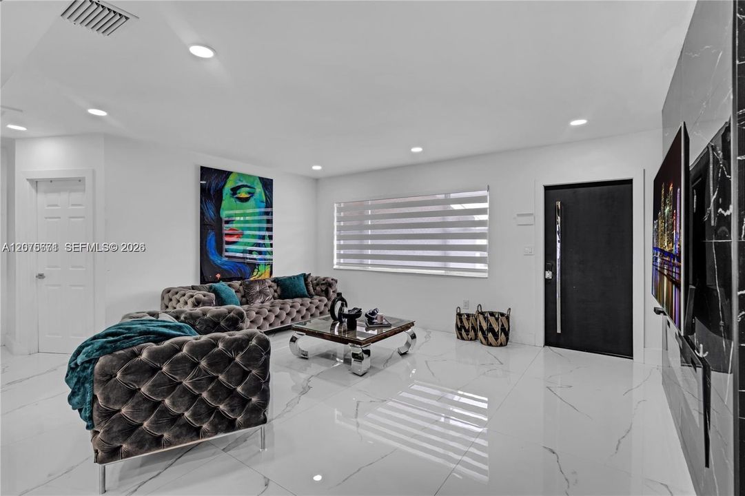 For Rent: $4,500 (3 beds, 2 baths, 1370 Square Feet)