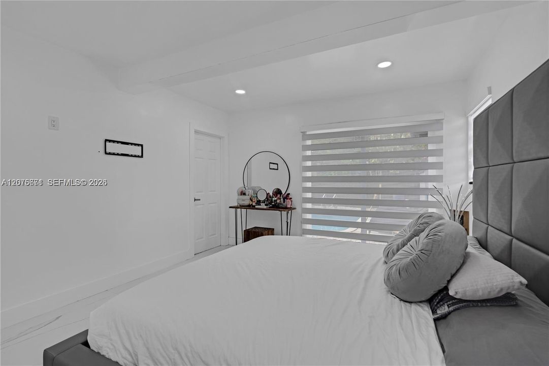 For Rent: $4,500 (3 beds, 2 baths, 1370 Square Feet)