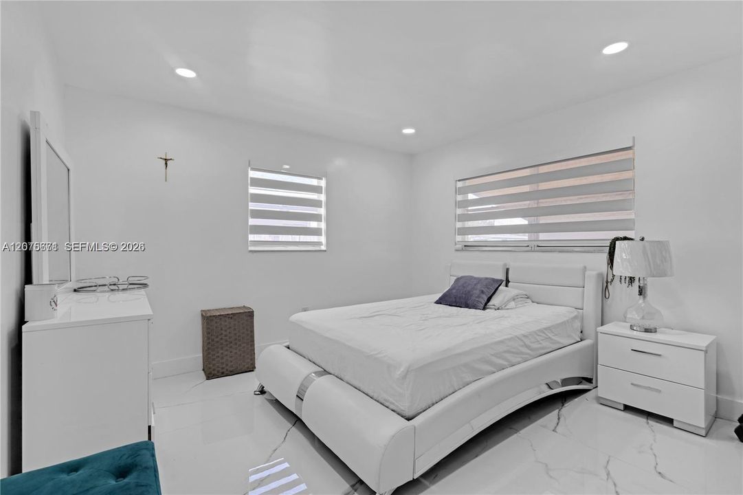 For Rent: $4,500 (3 beds, 2 baths, 1370 Square Feet)