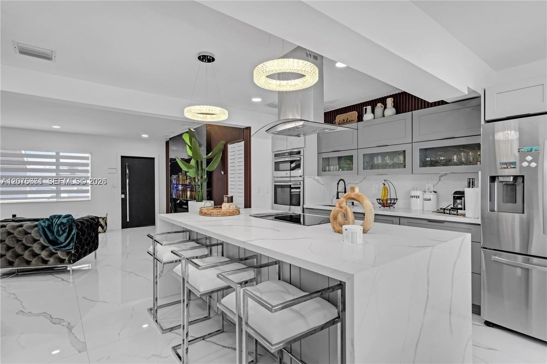 For Rent: $4,500 (3 beds, 2 baths, 1370 Square Feet)