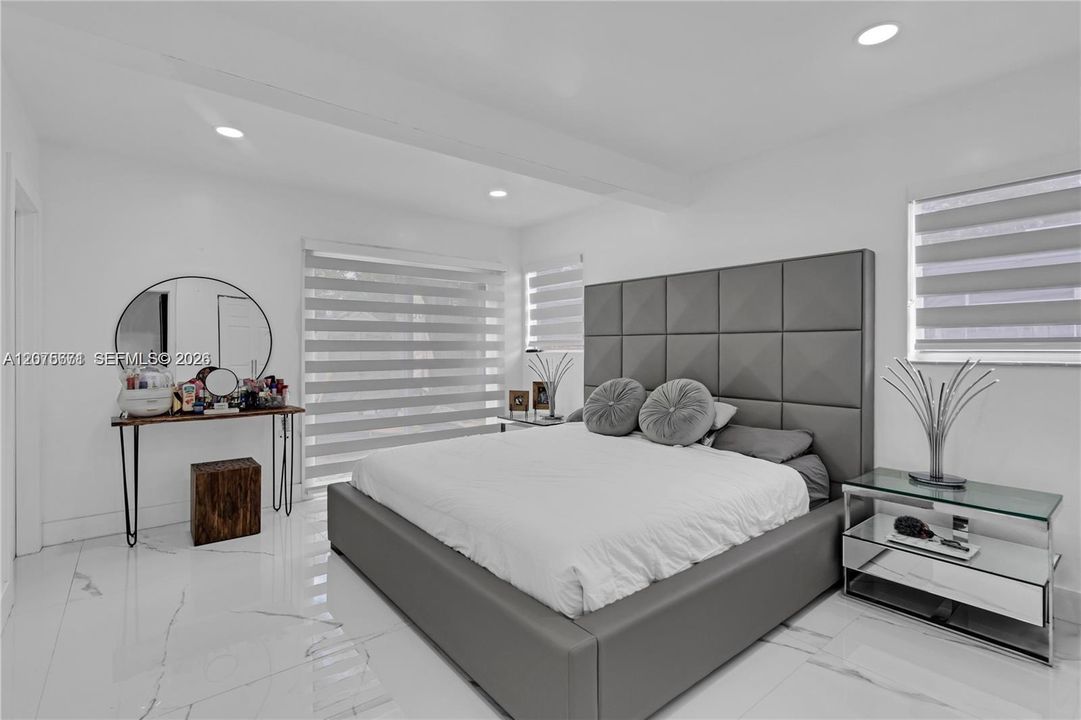 For Rent: $4,500 (3 beds, 2 baths, 1370 Square Feet)