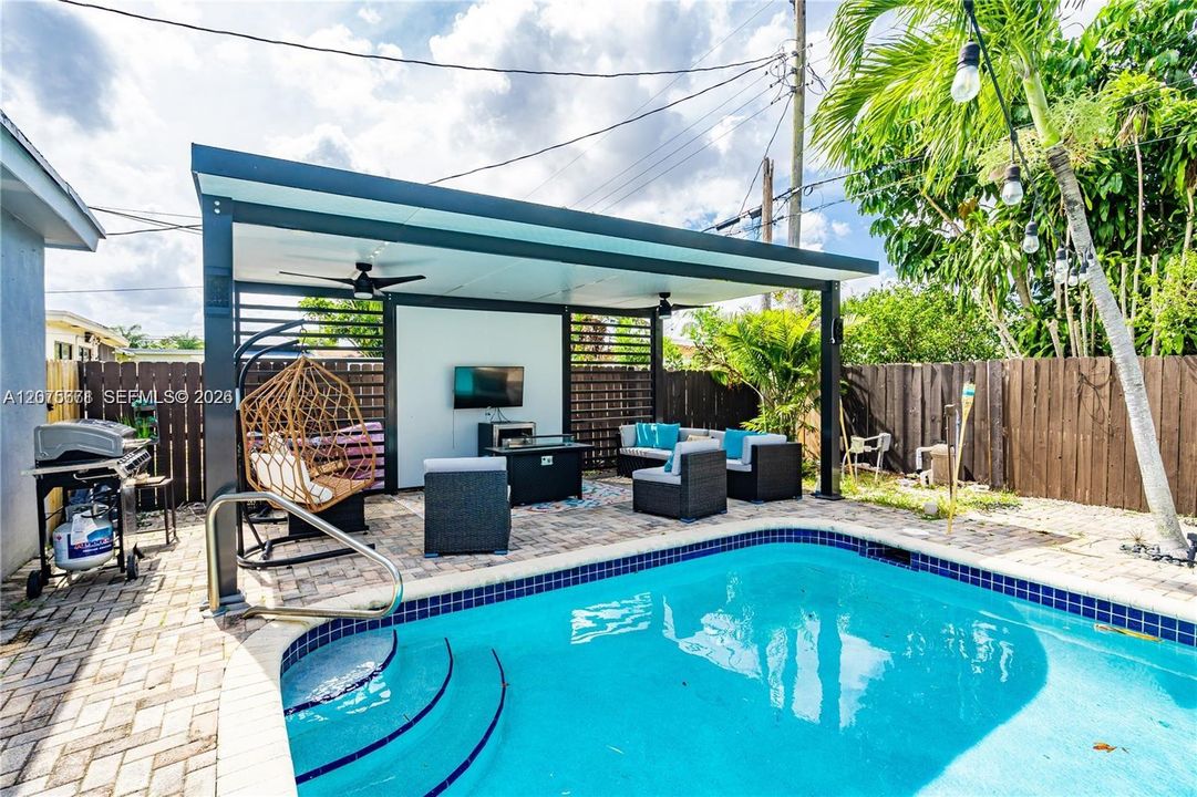 For Rent: $4,500 (3 beds, 2 baths, 1370 Square Feet)