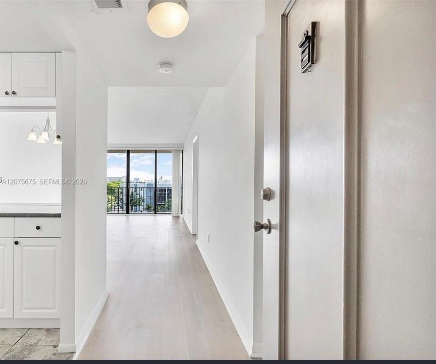 For Rent: $1,800 (1 beds, 1 baths, 782 Square Feet)