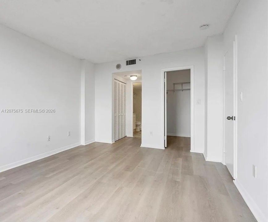 For Rent: $1,800 (1 beds, 1 baths, 782 Square Feet)