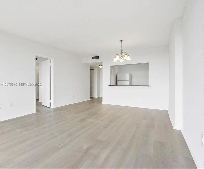 For Rent: $1,800 (1 beds, 1 baths, 782 Square Feet)