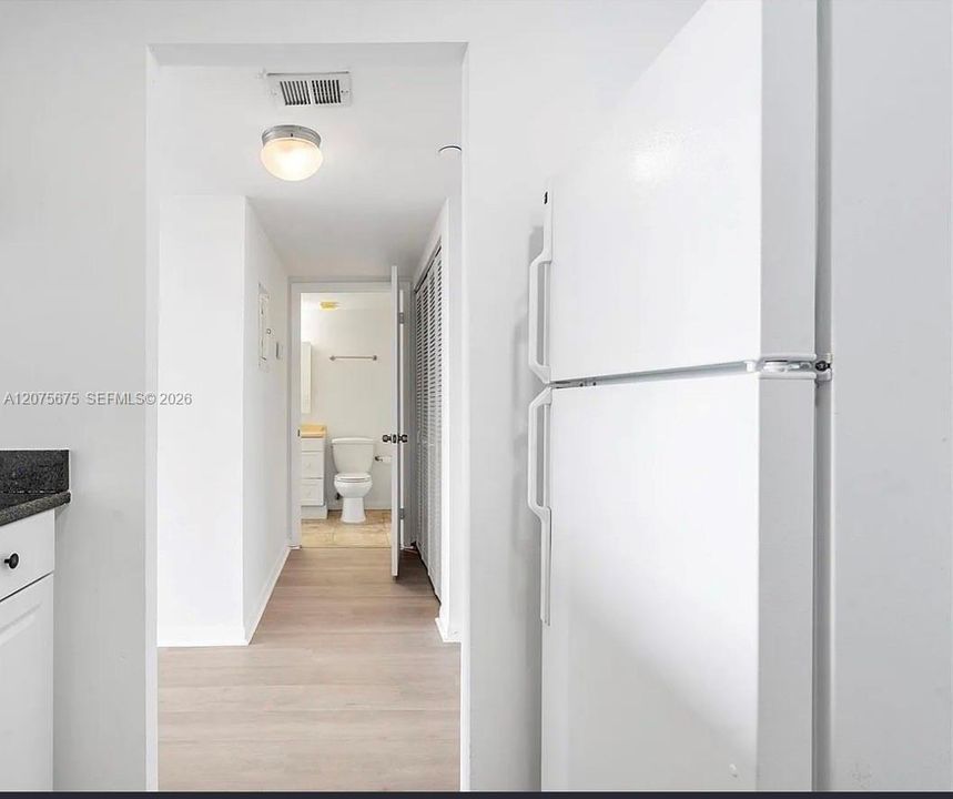 For Rent: $1,800 (1 beds, 1 baths, 782 Square Feet)