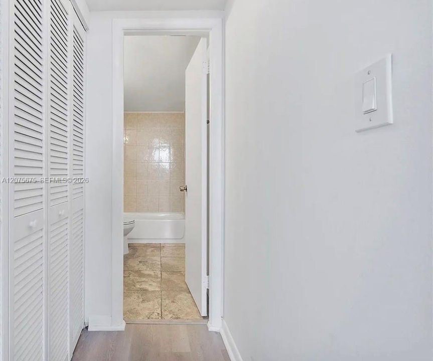 For Rent: $1,800 (1 beds, 1 baths, 782 Square Feet)