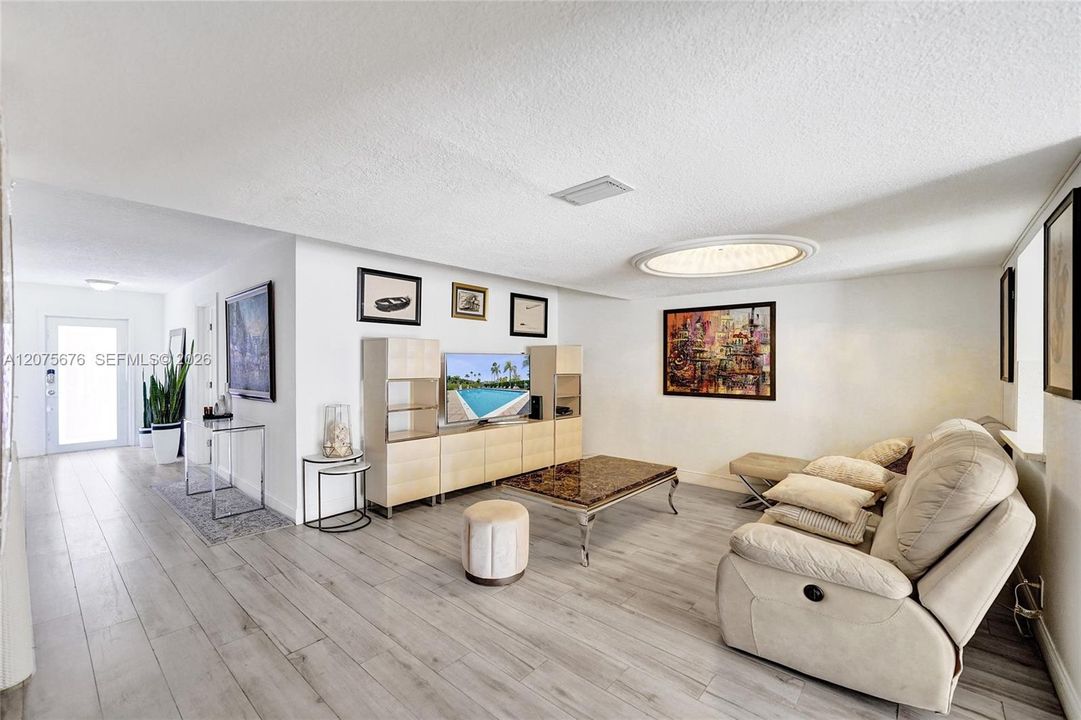 For Rent: $4,100 (3 beds, 2 baths, 1798 Square Feet)