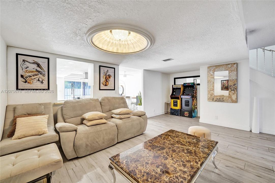 For Rent: $4,100 (3 beds, 2 baths, 1798 Square Feet)