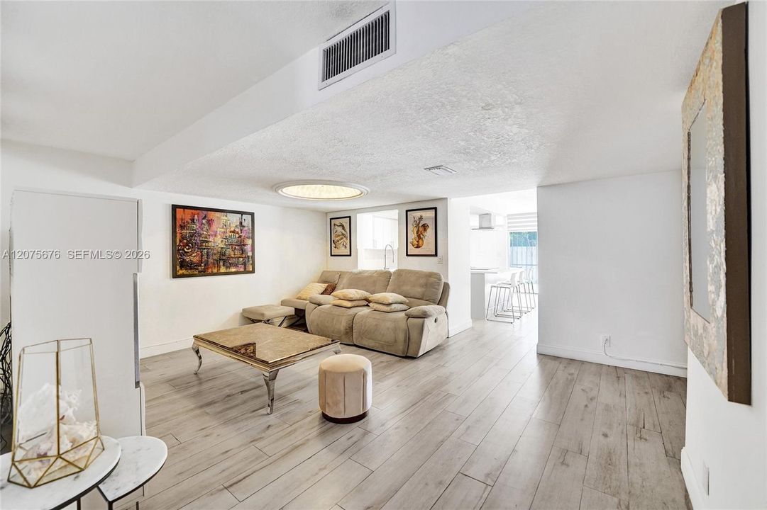 For Rent: $4,100 (3 beds, 2 baths, 1798 Square Feet)