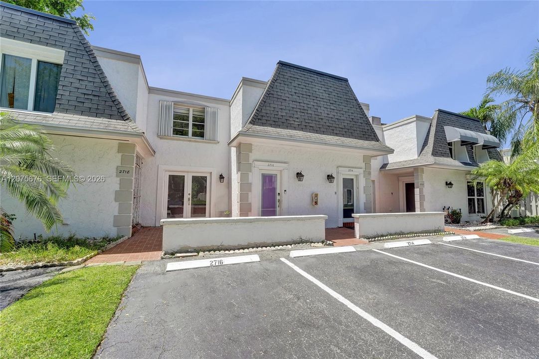 For Rent: $4,100 (3 beds, 2 baths, 1798 Square Feet)