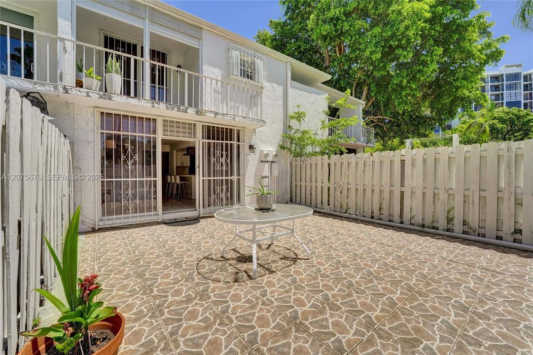 For Rent: $4,100 (3 beds, 2 baths, 1798 Square Feet)