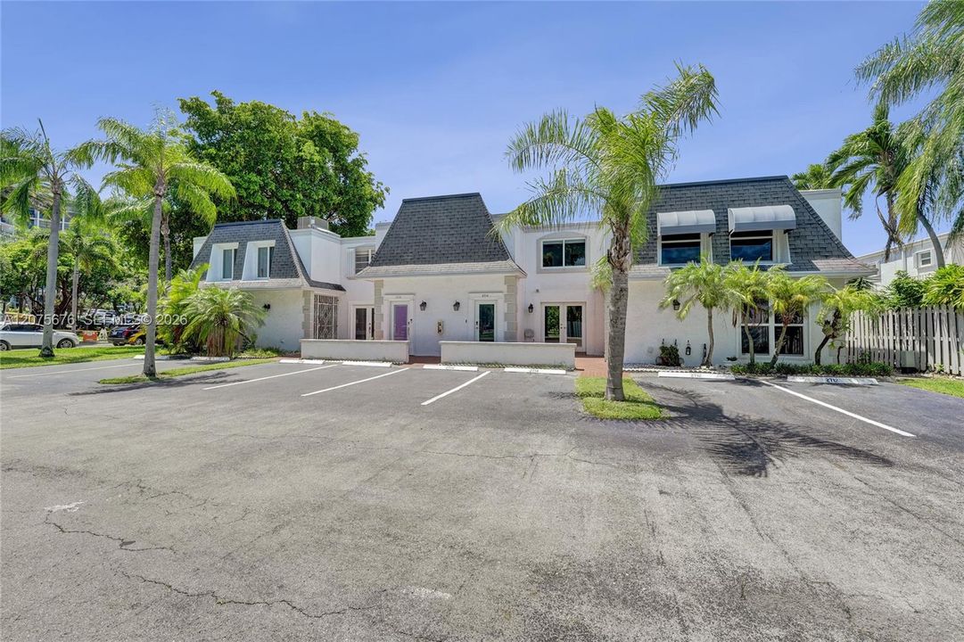 For Rent: $4,100 (3 beds, 2 baths, 1798 Square Feet)