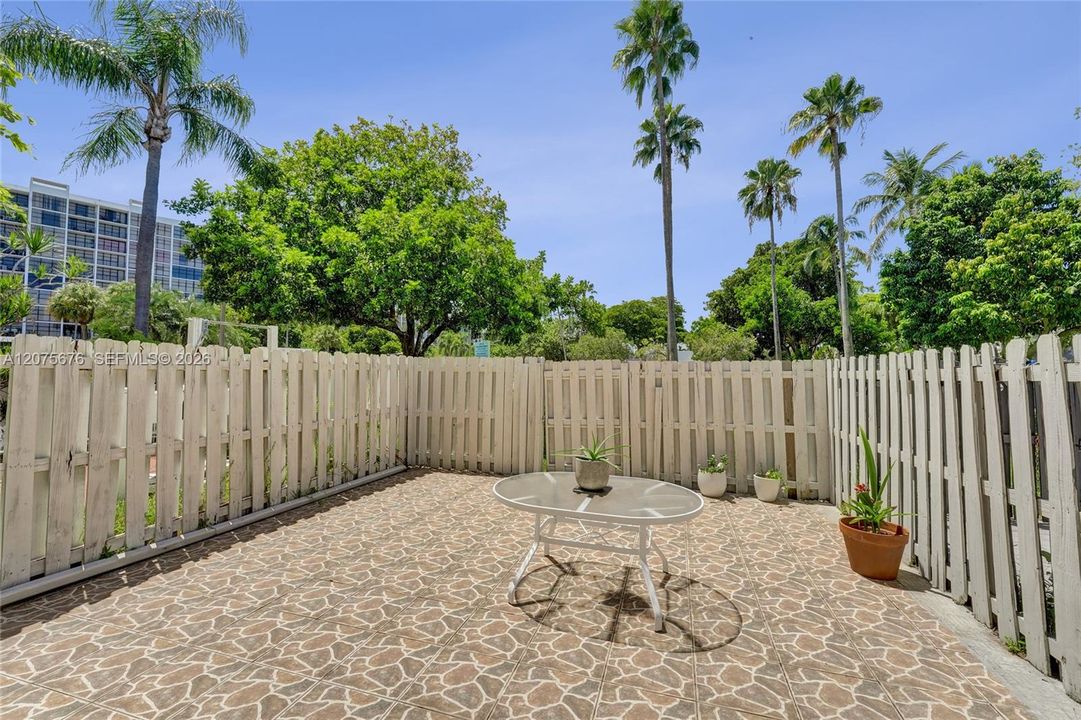 For Rent: $4,100 (3 beds, 2 baths, 1798 Square Feet)