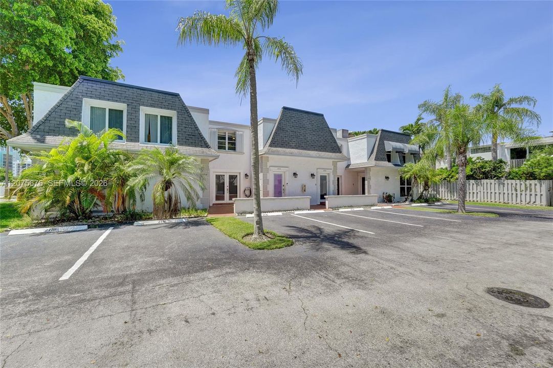 For Rent: $4,100 (3 beds, 2 baths, 1798 Square Feet)