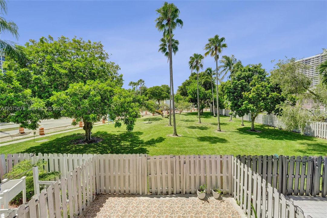 For Rent: $4,100 (3 beds, 2 baths, 1798 Square Feet)