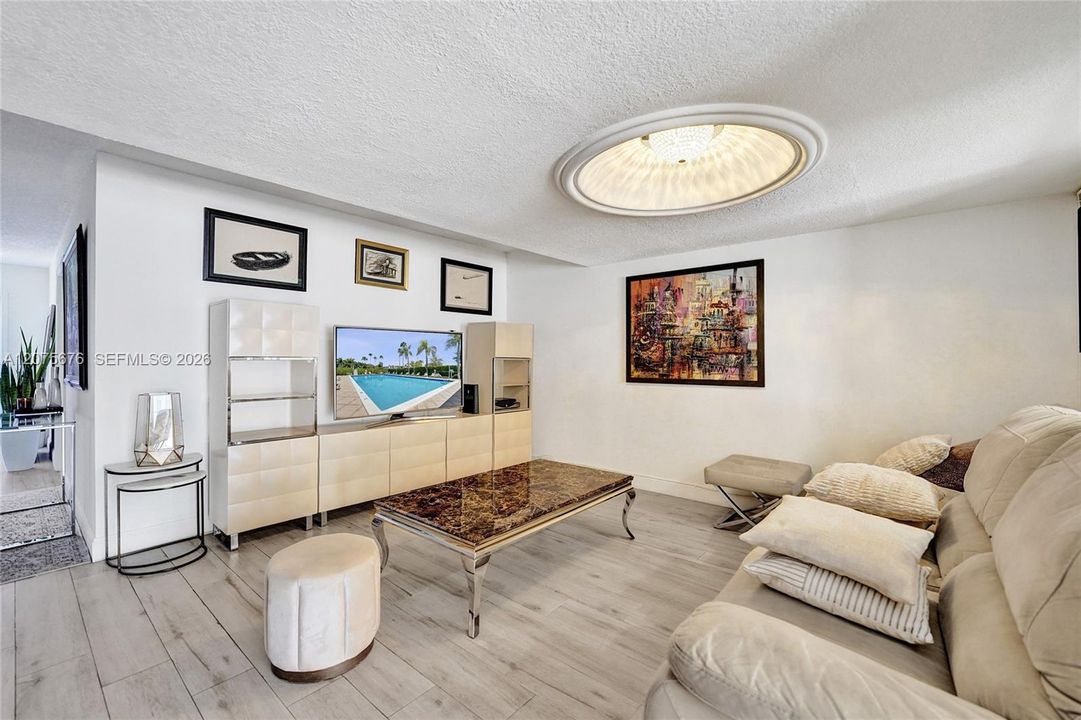 For Rent: $4,100 (3 beds, 2 baths, 1798 Square Feet)