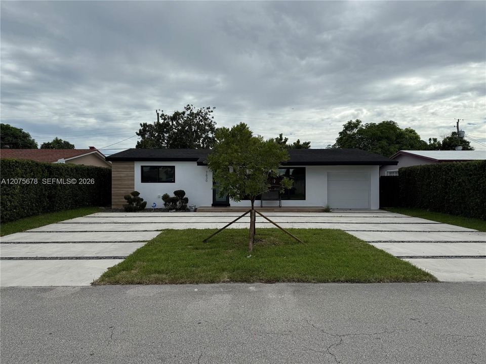 For Sale: $499,000 (3 beds, 2 baths, 999 Square Feet)