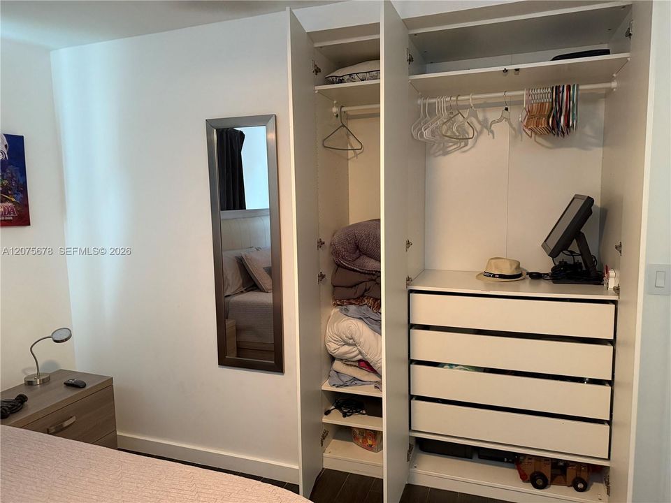 For Sale: $499,000 (3 beds, 2 baths, 999 Square Feet)