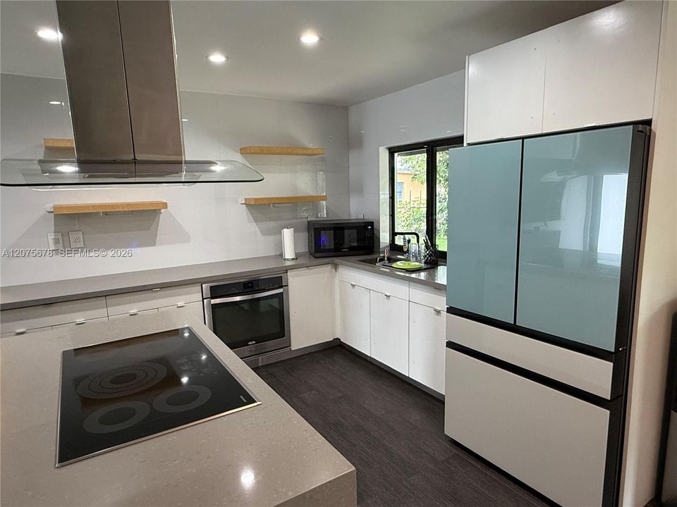 For Sale: $499,000 (3 beds, 2 baths, 999 Square Feet)