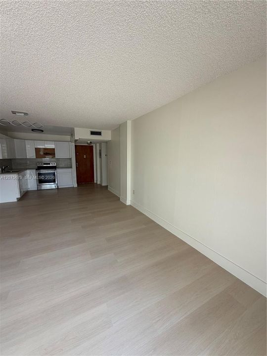 For Rent: $1,900 (1 beds, 1 baths, 604 Square Feet)