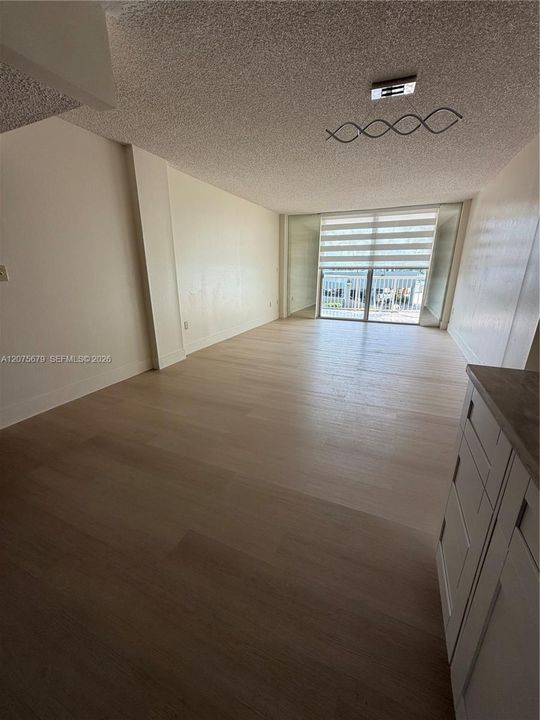 For Rent: $1,900 (1 beds, 1 baths, 604 Square Feet)