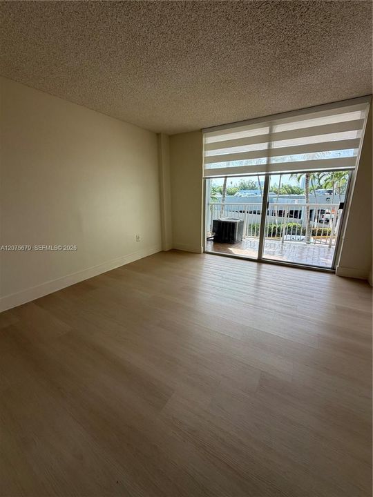 For Rent: $1,900 (1 beds, 1 baths, 604 Square Feet)
