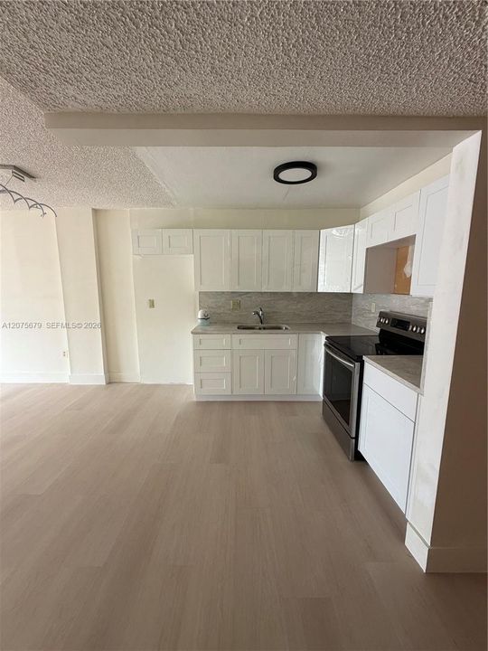 For Rent: $1,900 (1 beds, 1 baths, 604 Square Feet)