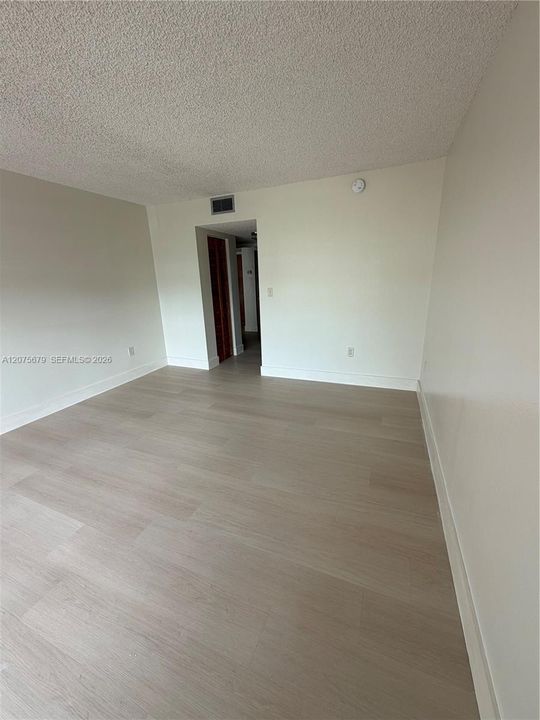 For Rent: $1,900 (1 beds, 1 baths, 604 Square Feet)