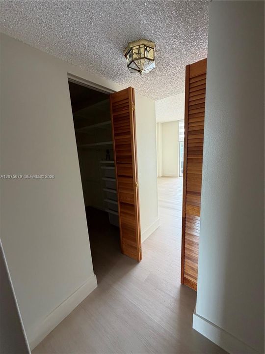 For Rent: $1,900 (1 beds, 1 baths, 604 Square Feet)